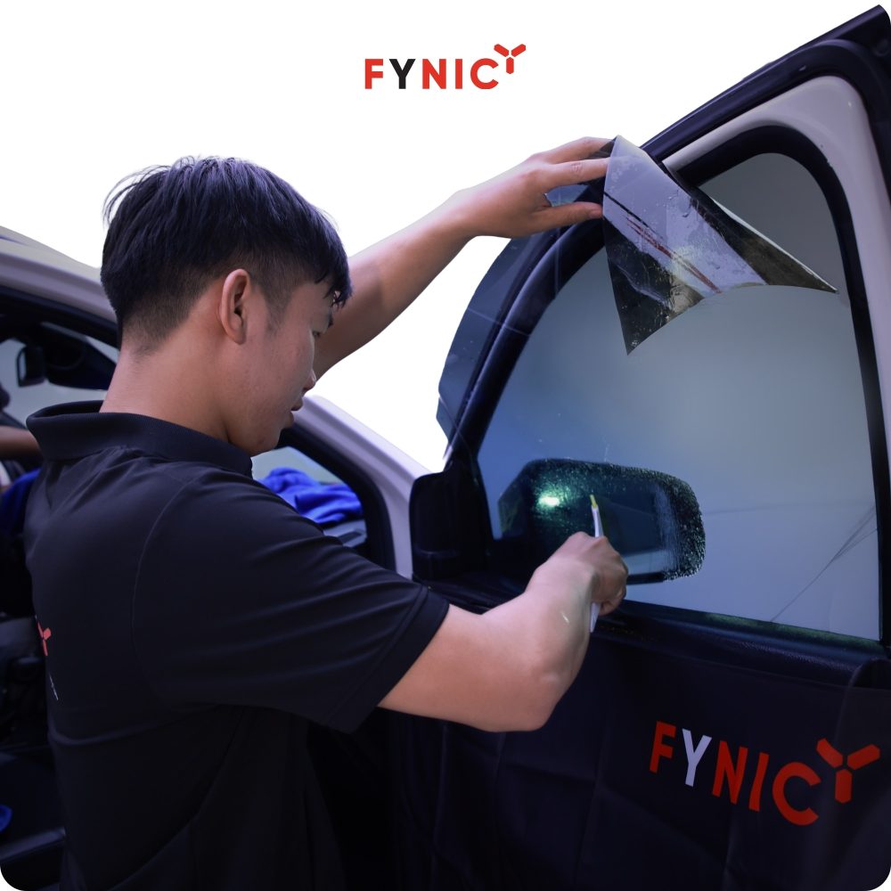 Dán phim cách nhiệt kính sườn, kính hậu
