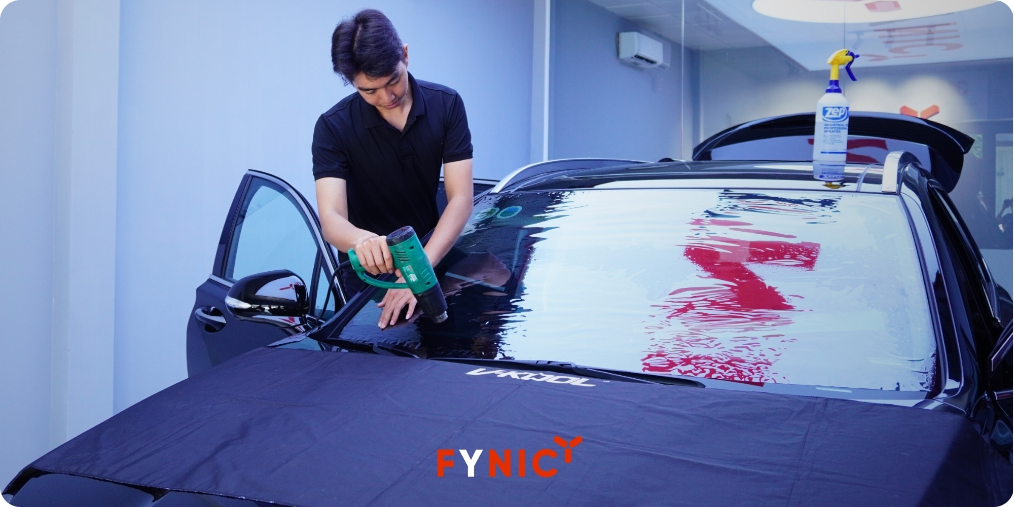 Kinh nghiệm chọn phim cách nhiệt ô tô phù hợp, đúng nhu cầu 3 Chọn đúng đơn vị thi công rất quan trọng nhằm đảm bảo hiệu quả chống nóng, độ bền và tính thẩm mỹ