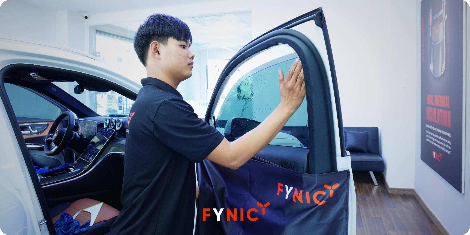 Nên dán phim cách nhiệt bên trong hay bên ngoài là chuẩn? Quy trình dán phim cách nhiệt đẹp như chuyên gia 3 Dán phim cách nhiệt bên trong sẽ hiệu quả hơn so với dán phim cách nhiệt bên ngoài