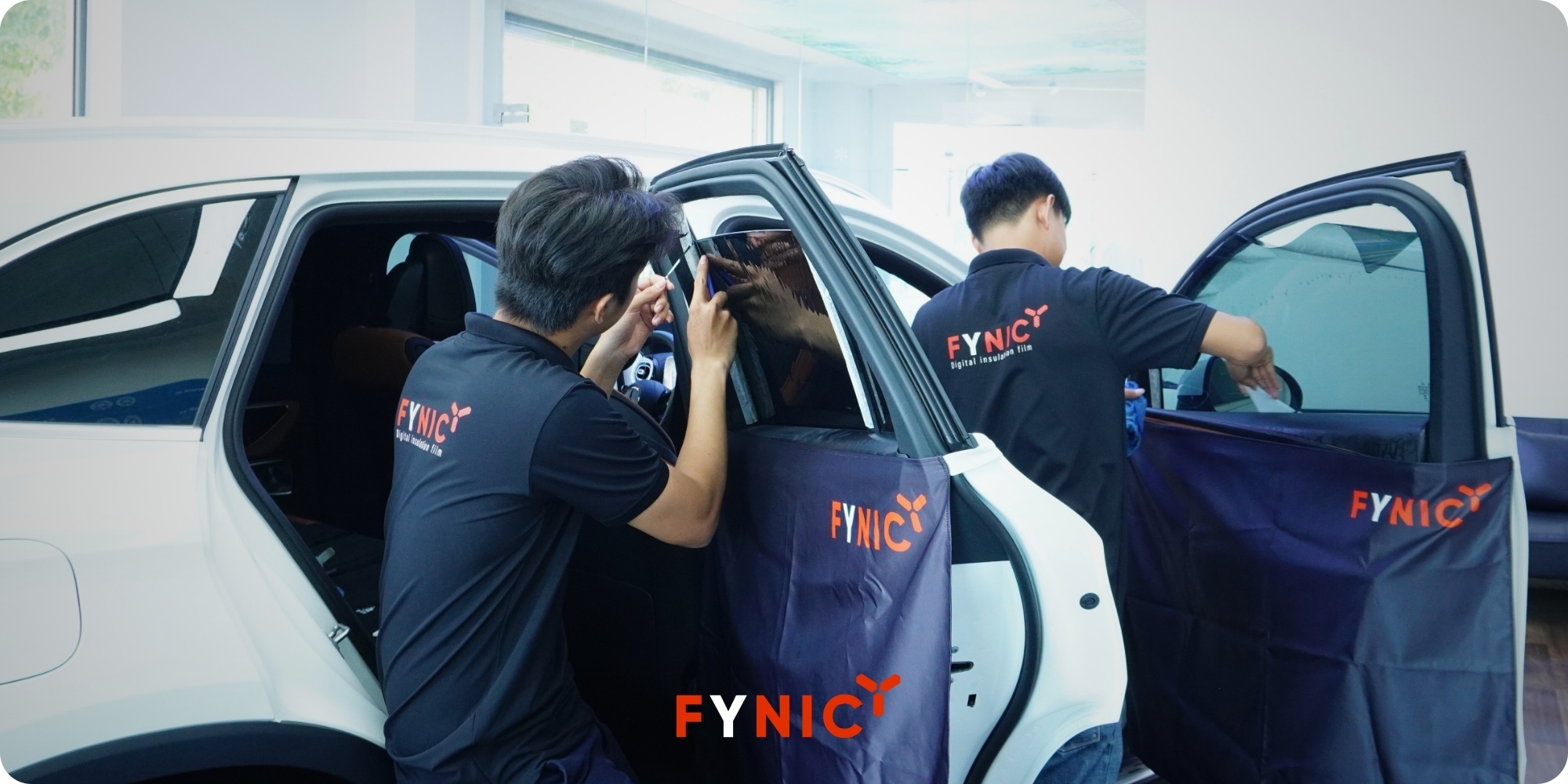 Để xe dưới trời nắng gây hại gì cho ô tô? 5 Dán phim cách nhiệt xe ô tô là giải pháp tối ưu