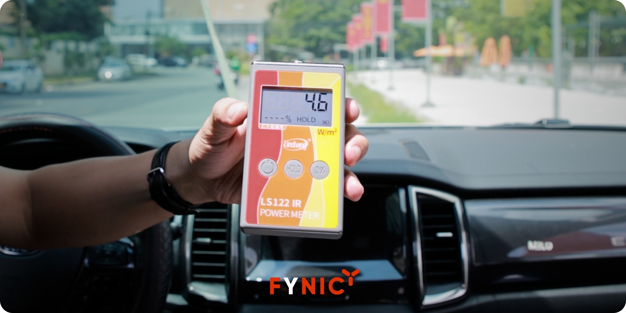 Hướng dẫn cách kiểm tra phim cách nhiệt tốt nhất hiện nay 3 Dùng máy đo tia IR để kiểm tra phim cách nhiệt đơn giản mà hiệu quả