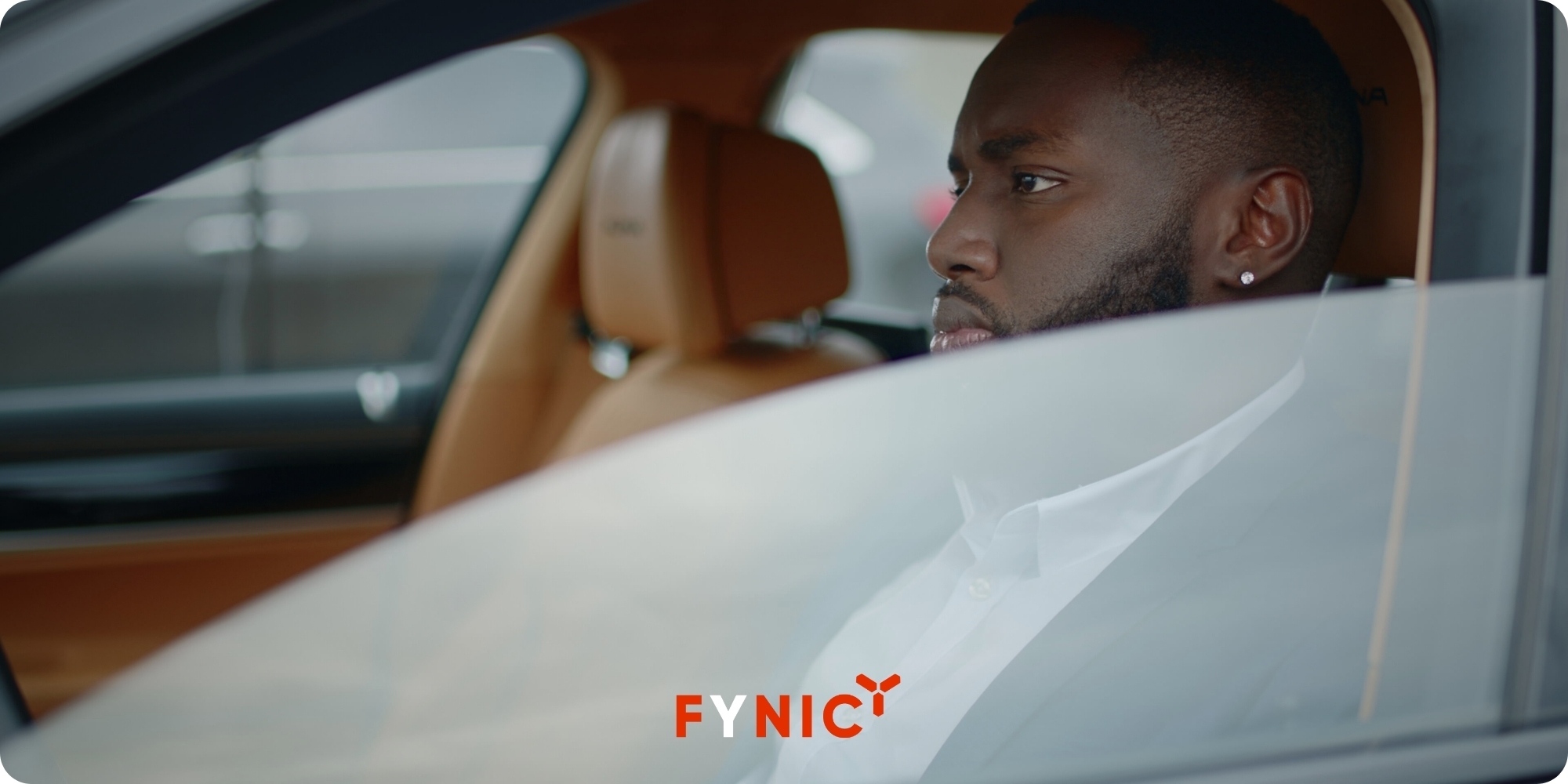 Hạn chế tối đa việc kéo kính xe lên xuống trong vòng 2 - 3 ngày sau khi dán phim