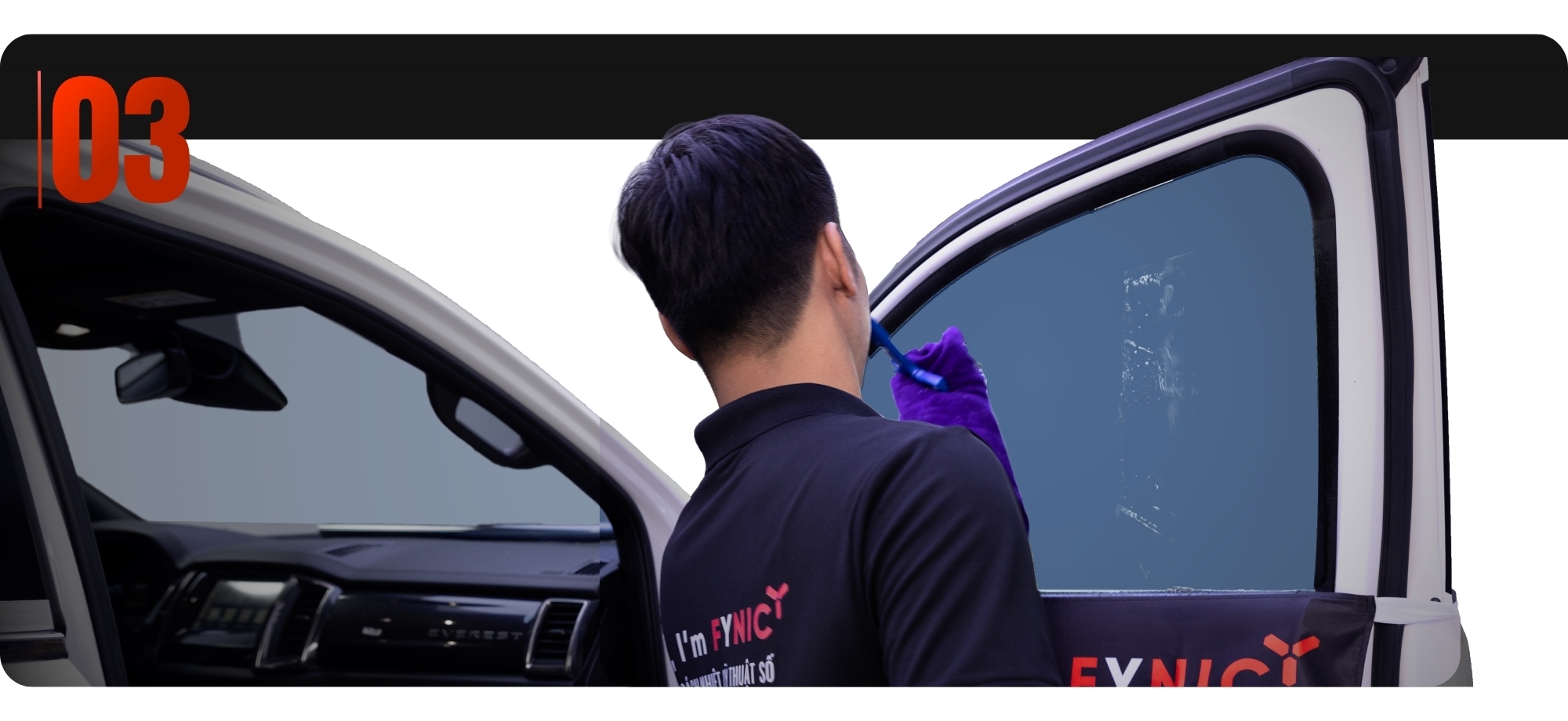 Hướng dẫn cách dán phim cách nhiệt ô tô tại nhà theo chuẩn quy trình với 8 bước đơn giản 5 Làm sạch là bước quan trọng khi tự dán phim cách nhiệt ô tô