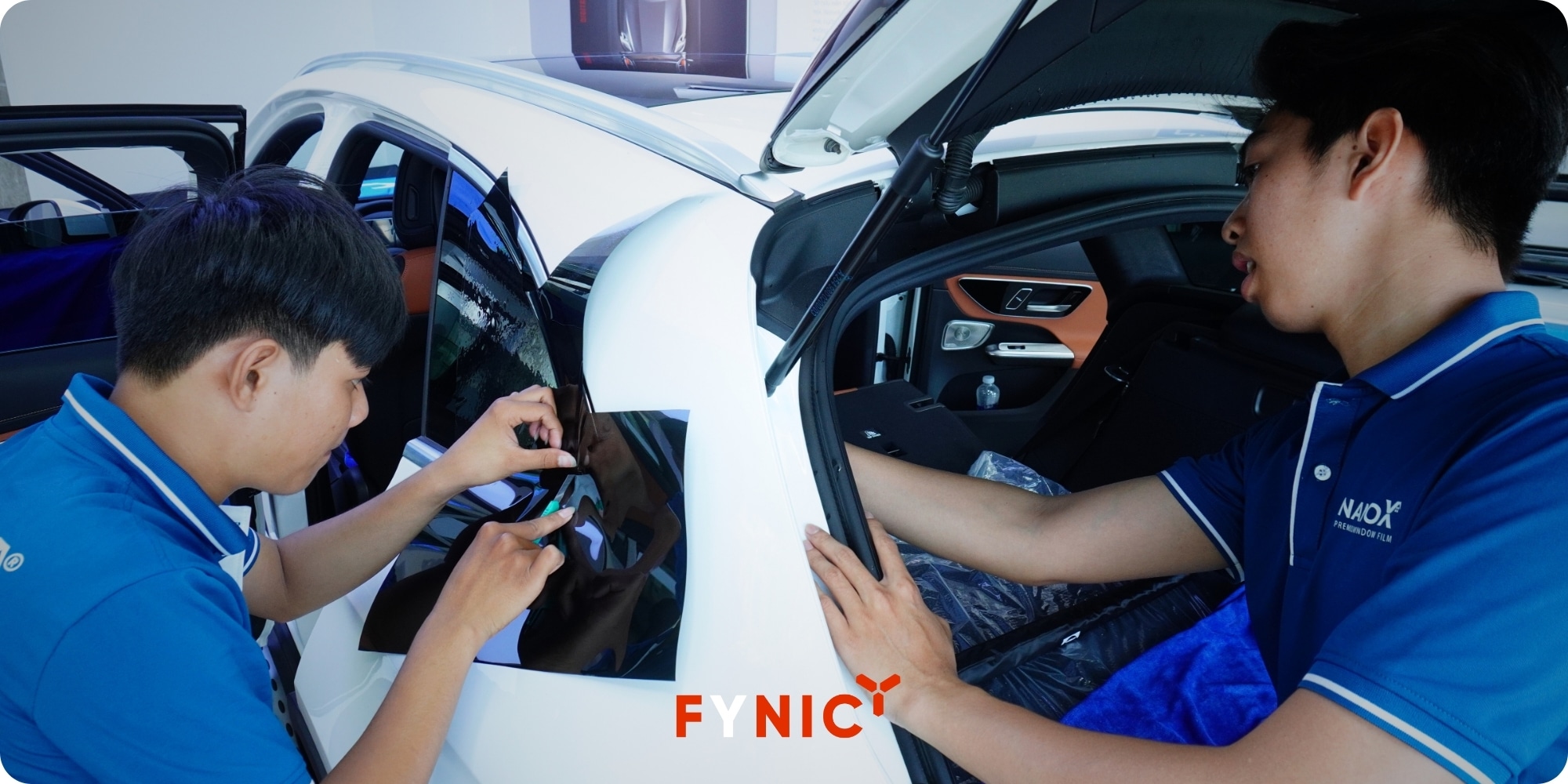 Top 10 địa chỉ dán phim cách nhiệt ô tô TP.HCM chất lượng 2 NanoX là thương hiệu phim cách nhiệt được nhiều người dùng tin tưởng