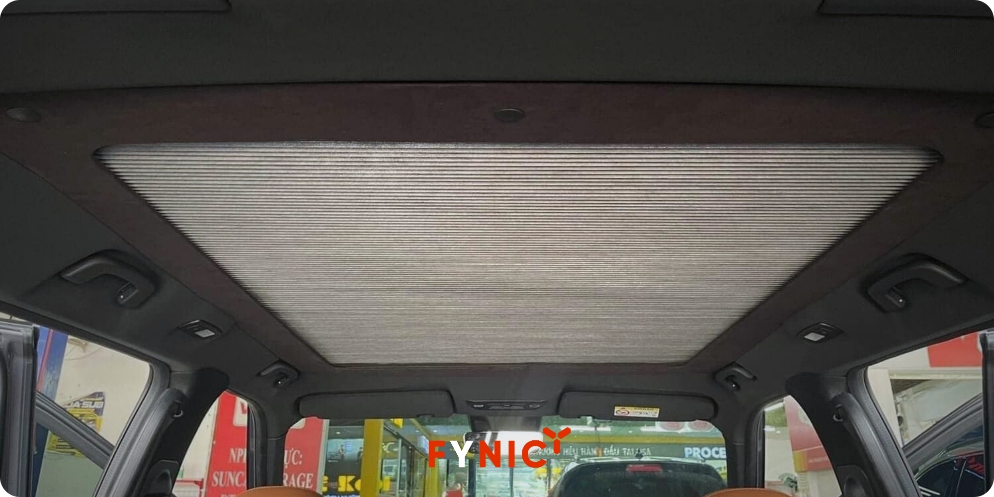 11 cách chống nóng trần ô tô hiệu quả mà bạn nên biết 7 Sử dụng rèm kéo chống nắng cho cửa sổ trời xe ô tô