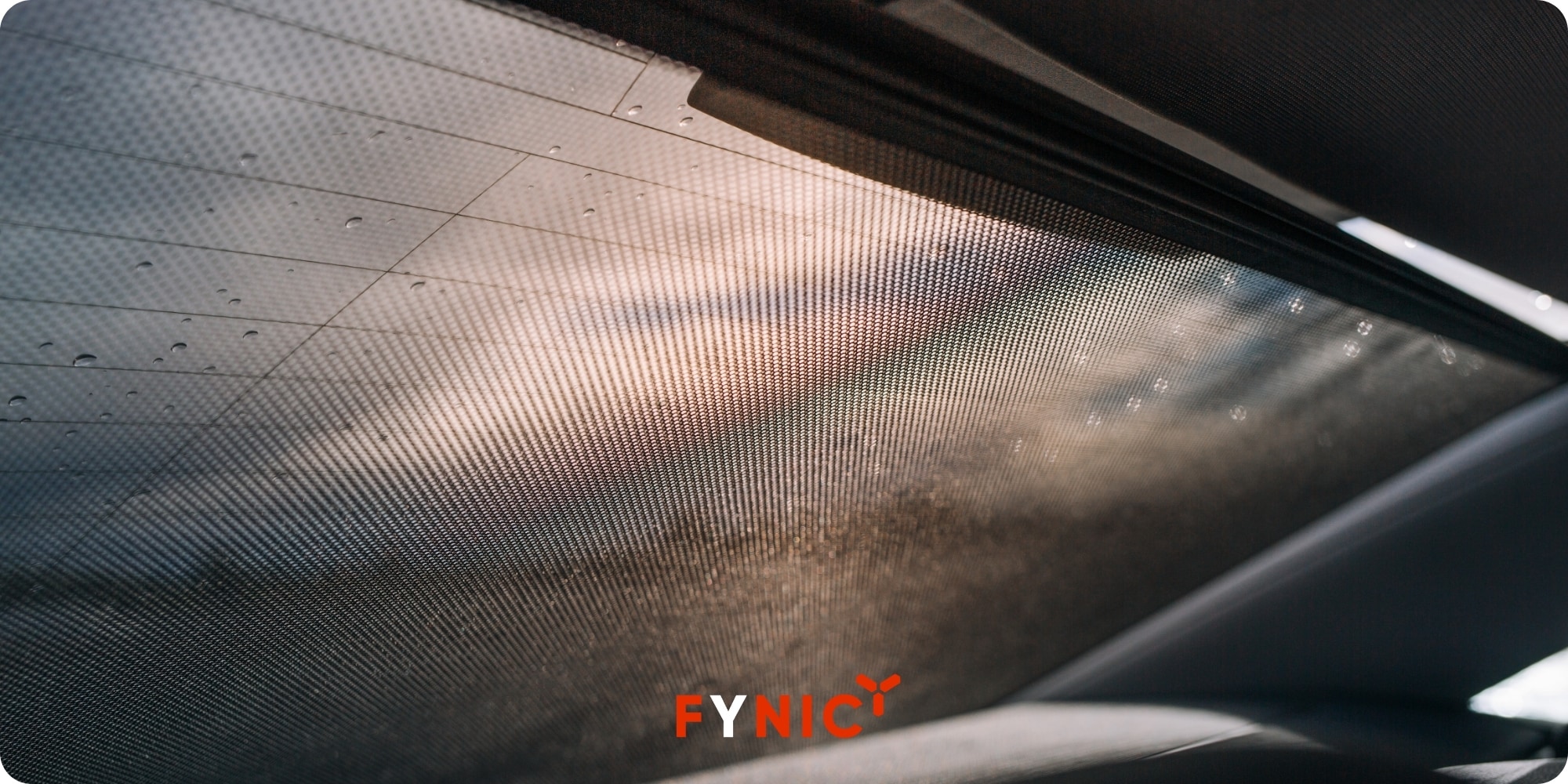 Để xe dưới trời nắng gây hại gì cho ô tô? 6 Trang bị tấm che nắng, rèm che và bạt phủ ô tô là cách bảo vệ xe hiệu quả