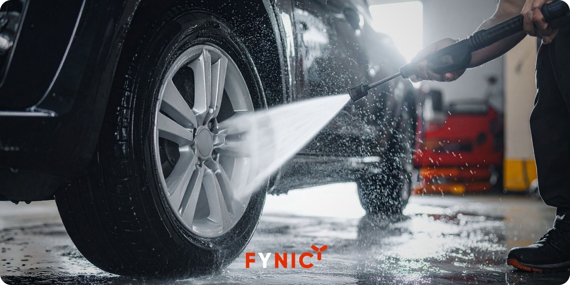 Tránh tẩy rửa kính ô tô ngay sau khi dán phim cách nhiệt