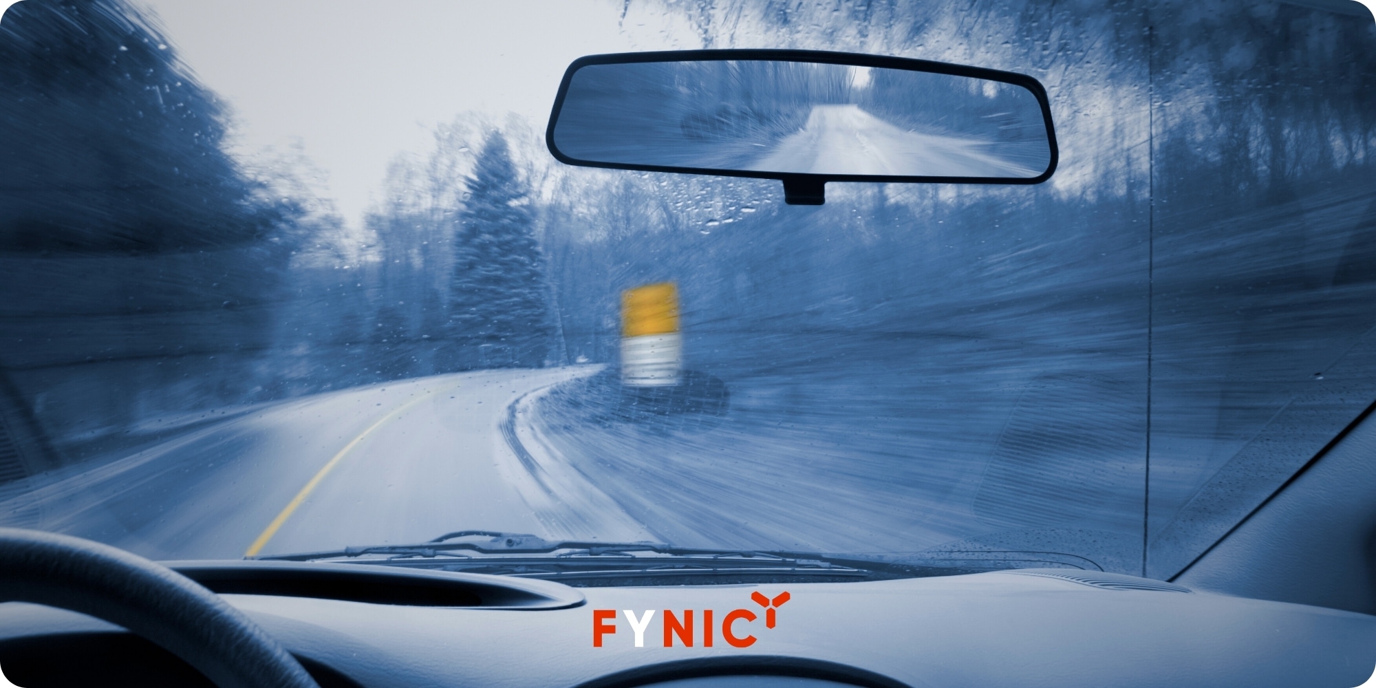 Trong điều kiện đường mưa trơn trượt, hành động phanh gấp, cua gấp dễ khiến xe mất ma sát