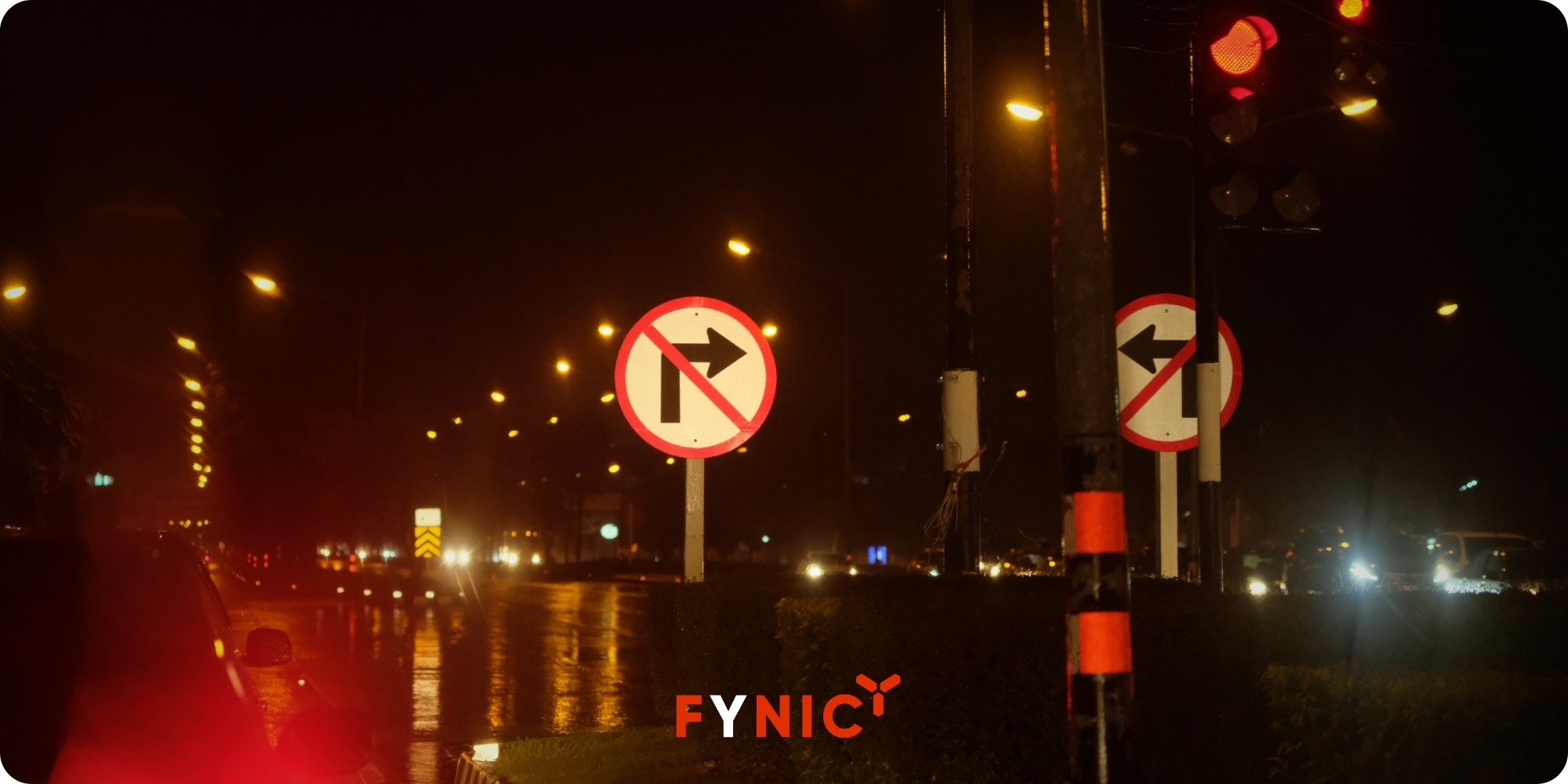 Kinh nghiệm lái xe đêm an toàn và hữu ích 5 Chú ý quan sát biển báo giao thông để đảm bảo an toàn khi chạy xe buổi tối