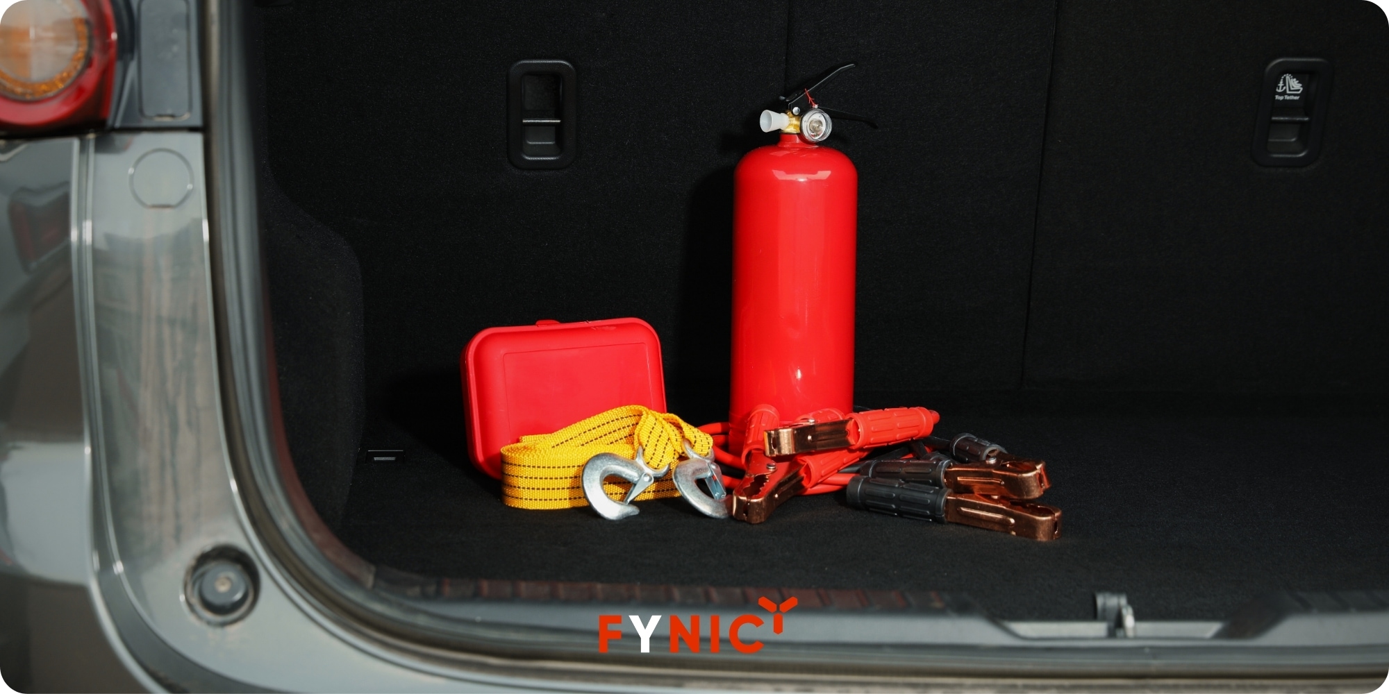 Kinh nghiệm lái xe đêm an toàn và hữu ích 13 Chuẩn bị đầy đủ bộ dụng cụ hỗ trợ khẩn cấp là yếu tố không thể bỏ qua