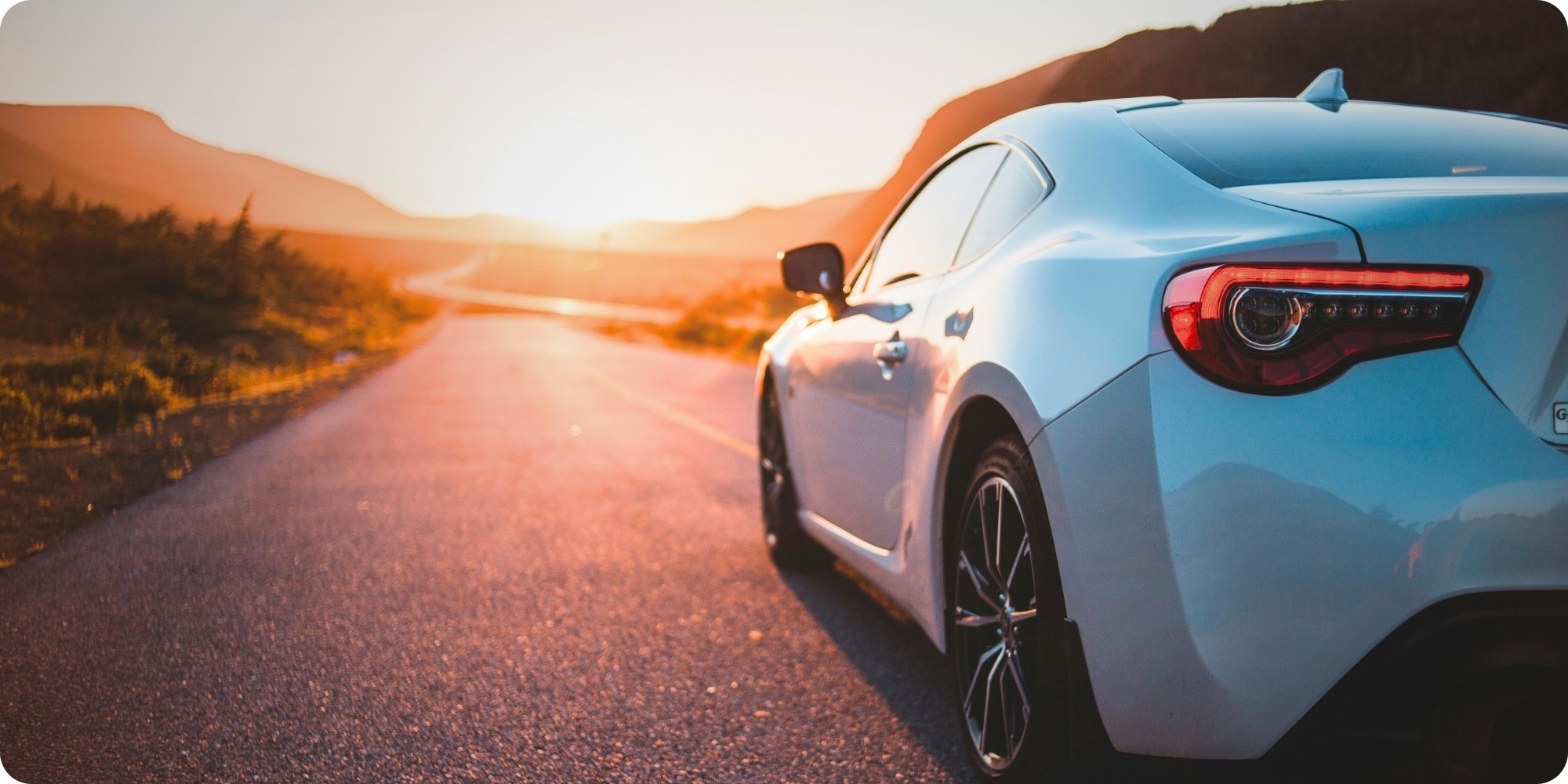 Bề mặt sơn xe hay ngoại thất xe là lớp vật liệu dễ bị tác động nhất