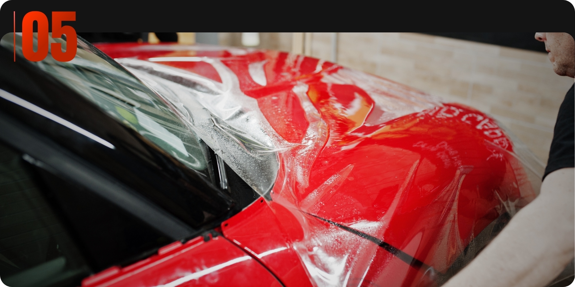 Định vị và cố định vị trí tấm phim PPF