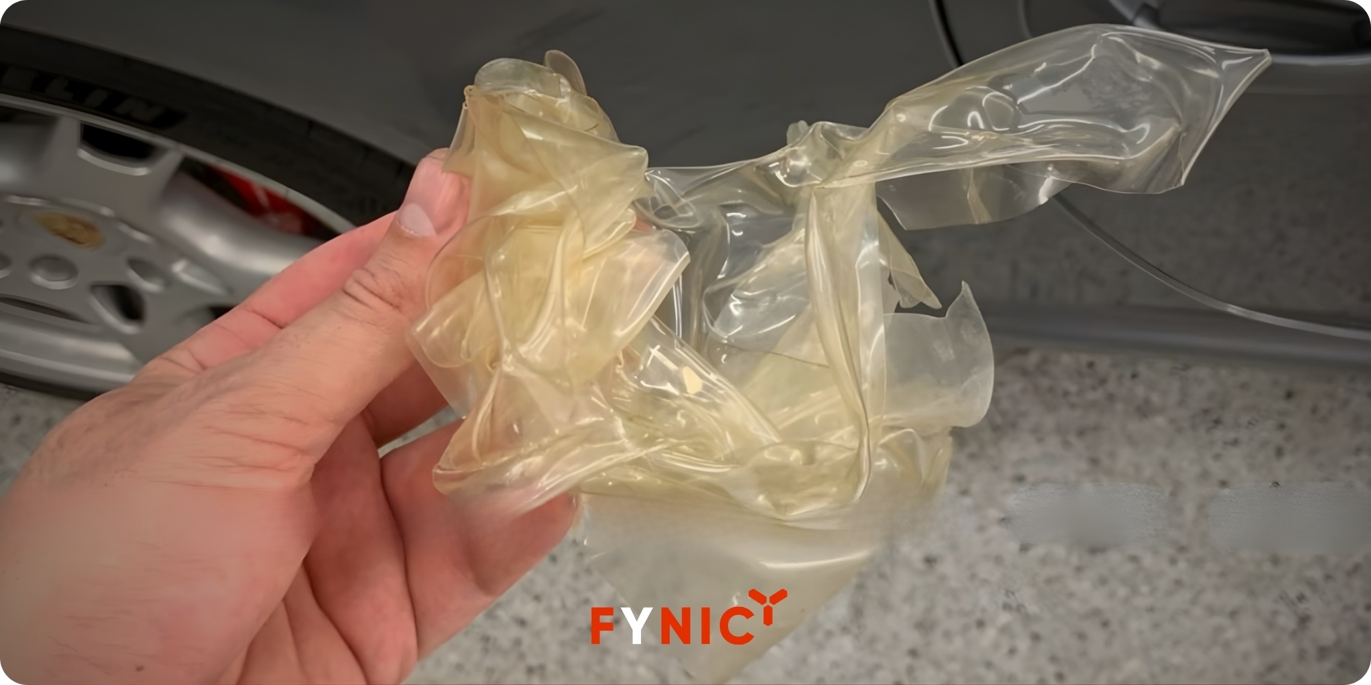 Gỡ bỏ phim PPF có làm hỏng sơn xe không? Lưu ý khi gỡ phim PPF 2 Việc tháo bỏ PPF là cần thiết khi lớp phim đã ngả vàng nặng